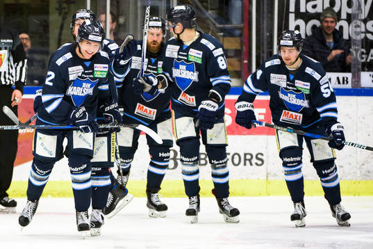 Karlskogas Oliver Eklind och lagkamrater jublar