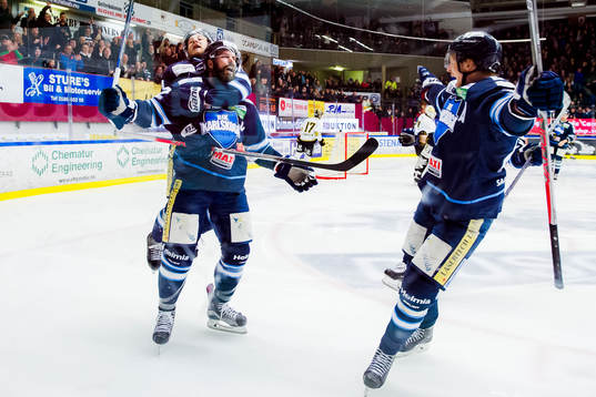 Karlskogas Daniel Wessner jublar
