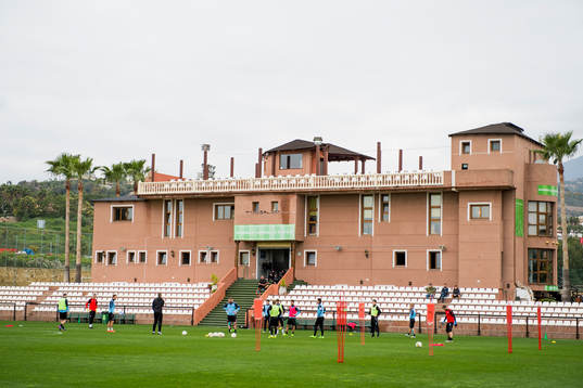 Översiktsbild över en träning på Marbella Football