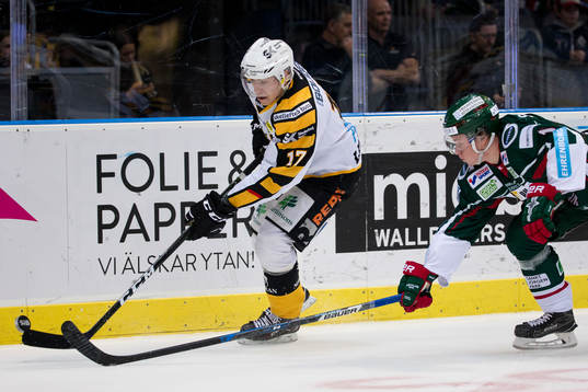 Skellefteås Pär Lindholm före Frölundas Victor Olofsson