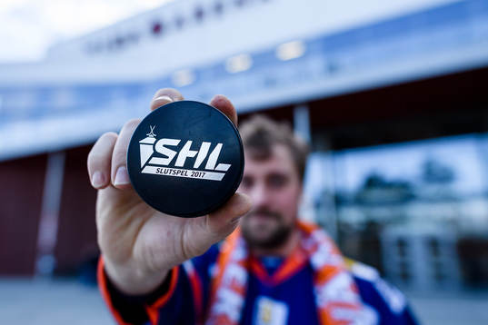 Matchpuck före kvartsfinal 1 i SM-slutspelet i ishockey