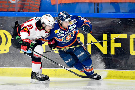 Malmö Redhawks Nicklas Jadeland och Växjös Calle Rosén