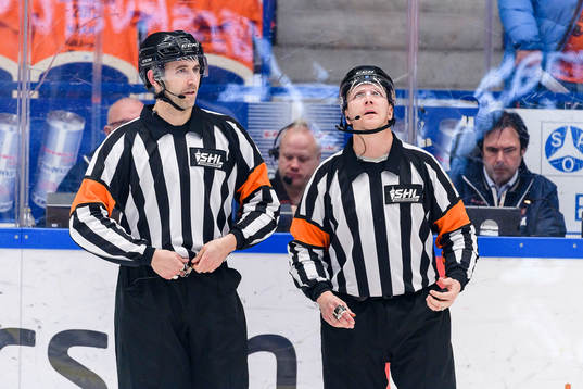 Domare Linus Öhlund och Domare Daniel Winge