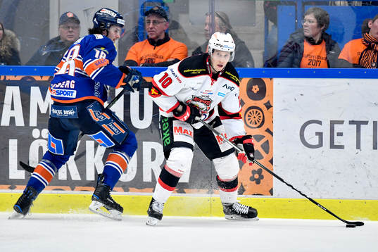 Växjös Dennis Everberg och Malmö Redhawks Robin Alvarez