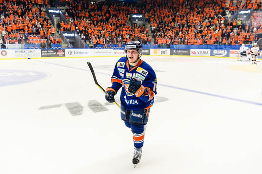 Växjös Tuomas Kiiskinen jublar