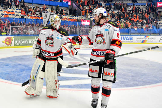 Malmö Redhawks målvakt Oscar Alsenfelt och Stefan Warg