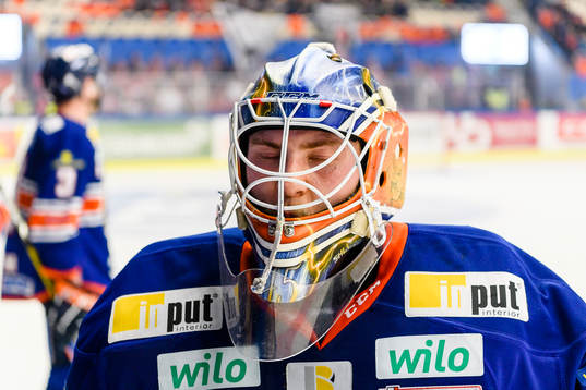 Växjös målvakt Viktor Andrén deppar