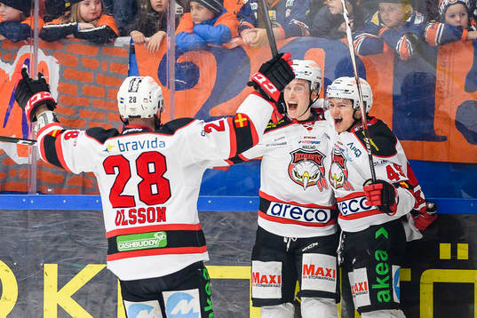 Malmö Redhawks Robin Alvarez och Rhett Rakhshani jublar