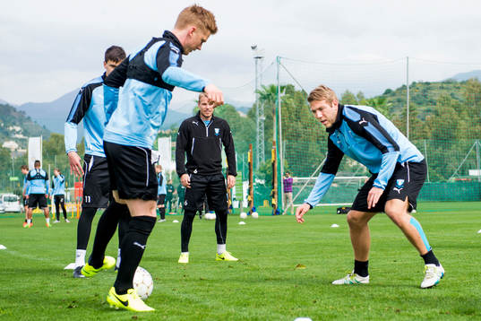 Anders Christiansen bevakas av Anton Tinnerholm
