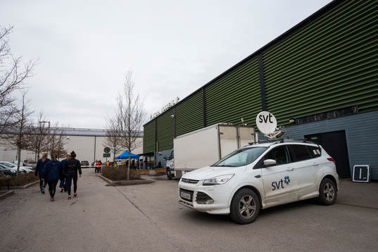 SVT på plats utanför Stora Mossens IP