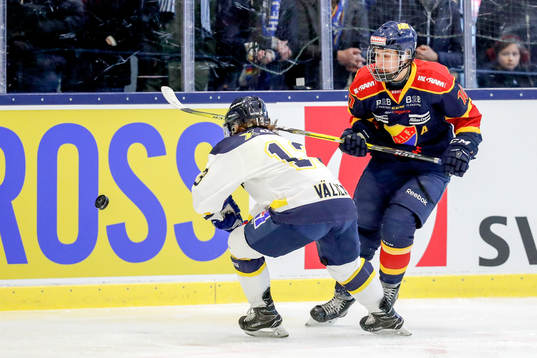 s Riikka Välilä och Djurgårdens Andrea Dalen