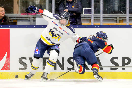 s Rosa Lindstedt och Djurgårdens Rebecca Stenberg