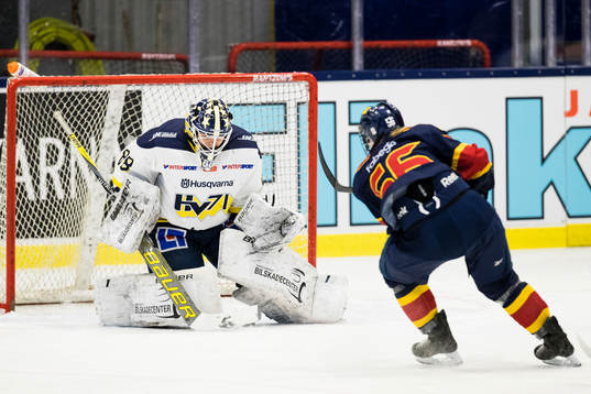 s målvakt Sabina Eriksson släpper in 2-2 på ett skott
