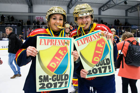 Djurgårdens Delaney Middlebrook och Ida Press  jublar med