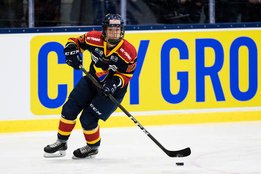 Djurgårdens Rebecca Stenberg med pucken