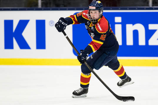 Djurgårdens Felicia Lindermed pucken
