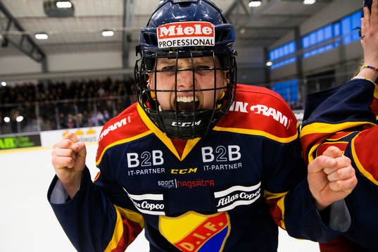 Djurgårdens Josefine Jakobsen jublar