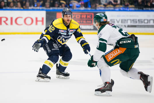 s Dylan Reese mot Färjestads Oskar Steen