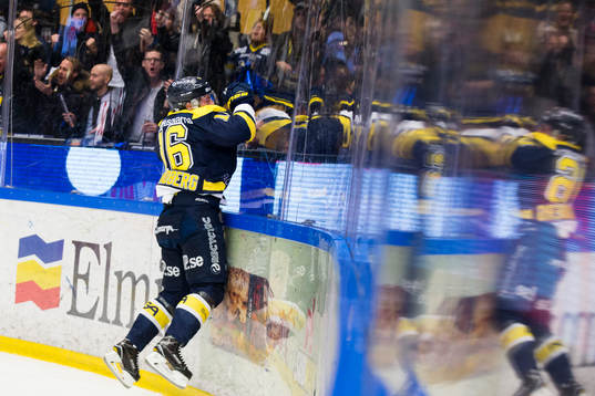 s Filip Sandberg jublar