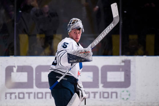 Karlskogas målvakt Emil Kruse