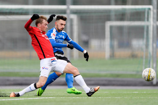 Trelleborgs Albin Nilsson och Halmstads Sead Haksabanovic