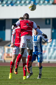 Kalmars Svante Ingelsson och Kalmars Papa Alioune Diouf och