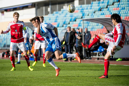 IFK Göteborgs Mads Winther Albaek och Kalmars Emin Nouri