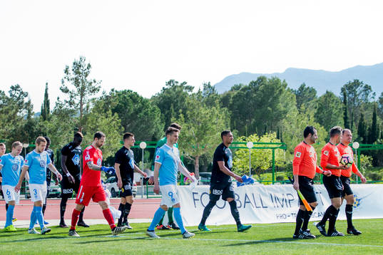 Lagen kommer ut till fotbollsmatchen mellan Malmö FF och