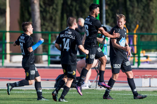 Moldes Eirik Hestad jublar med lagkamraterna