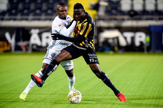 Östersunds Samuel Mensiro och Häckens Alhassan Kamara