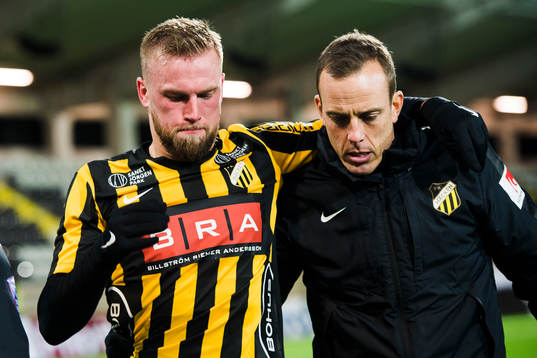Häckens Alexander Faltsetas får hjälp av plan