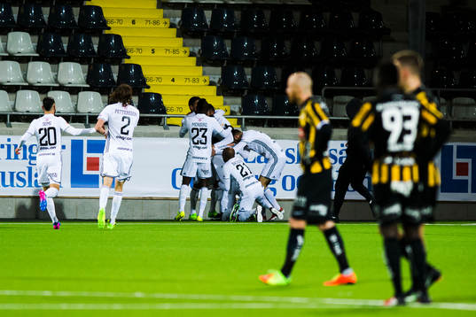Östersunds spelare jublar
