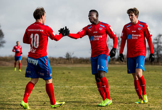 Helsingborgs Anton Wede jublar med Oke Akpoveta
