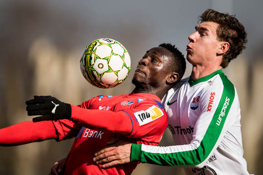 Helsingborgs Oke Akpoveta och Prespas Victor Sköld