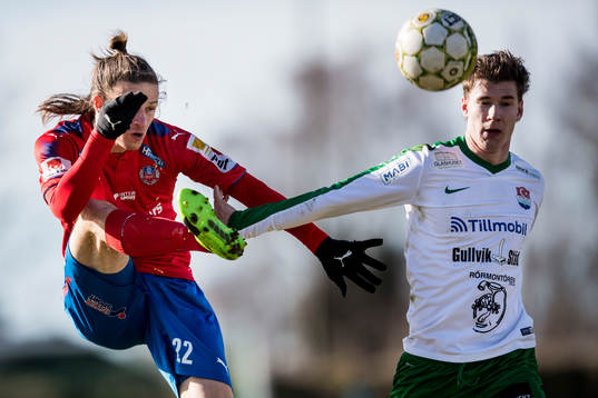 Helsingborgs Jesper Lange gör 4-0 bredvid Prespas Victor