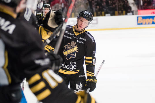 s Jesper Fröden jublar