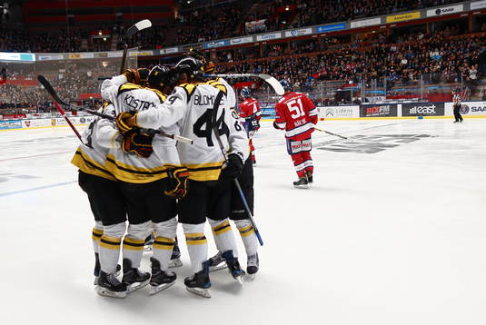 Brynäs spelare jublar