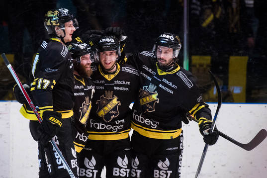 s Simon Fernholm , Christian Sandberg , Michael Lindqvist