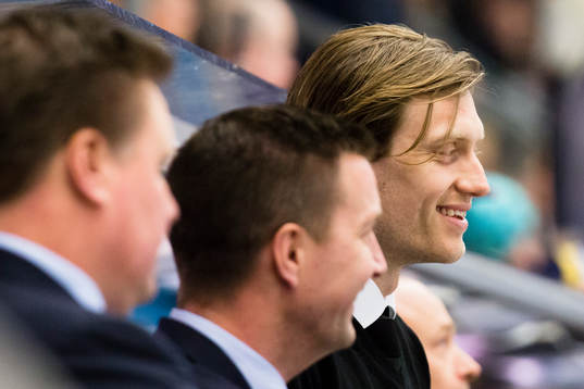 Färjestads Johan Ryno i spelarbåset