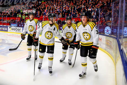 Brynäs Jesper Boqvist jublar med lagkamrater