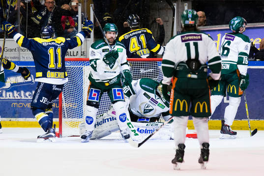 s Simon Önerud och David Ullström jublar, Färjestads