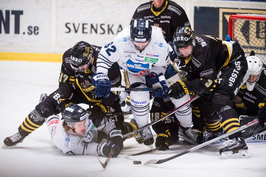 s målområde vilket resulterar i utvisning för Karlskogas
