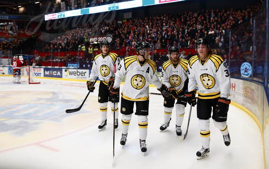 Brynäs spelare jublar