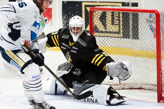 s målvakt Gasper Kroselj