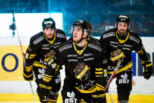 s Nicklas Heinerö jublar