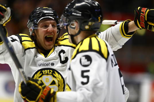 Brynäs Jacob Blomqvist jublar