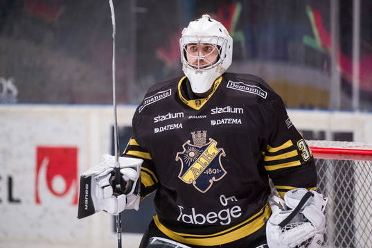 s målvakt Gasper Kroselj