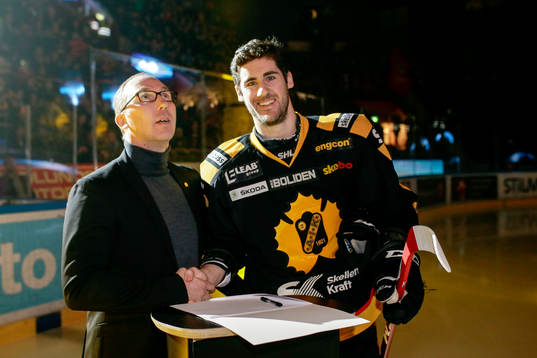 Skellefteås Bud Holloway skrev på nytt kontrakt strax