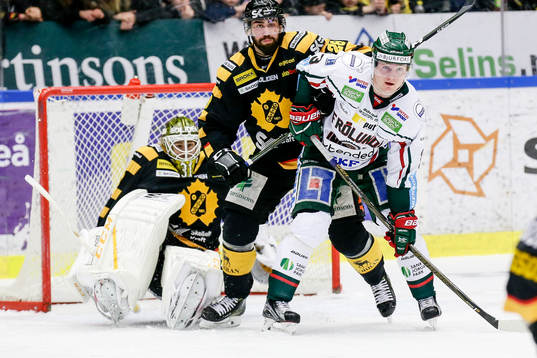 Skellefteås Johan Alm och målvakt Joni Ortio