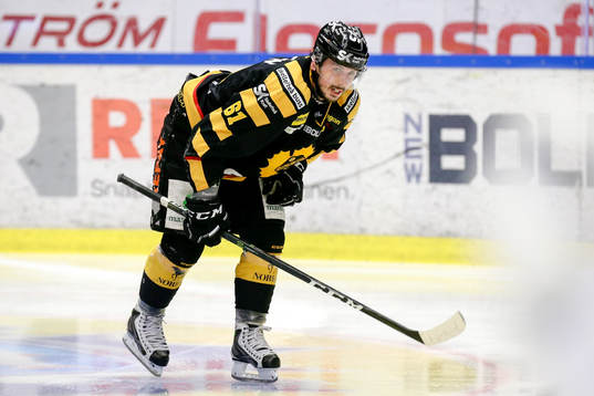 Skellefteås Fredrik Lindgren grinar illa